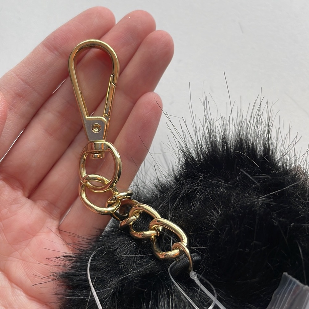 🛍3 for $25🛍 Black Puff Purse Accessory Phone Charger - Picture 5 of 5